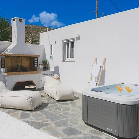 Irini's B & W House With Jacuzzi * Dhragoulas