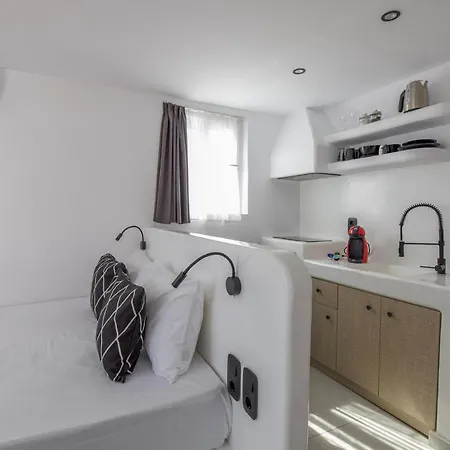 Irini's B & W House With Jacuzzi Dhragoulas