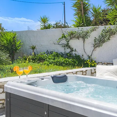 Irini's B & W House With Jacuzzi * Dhragoulas