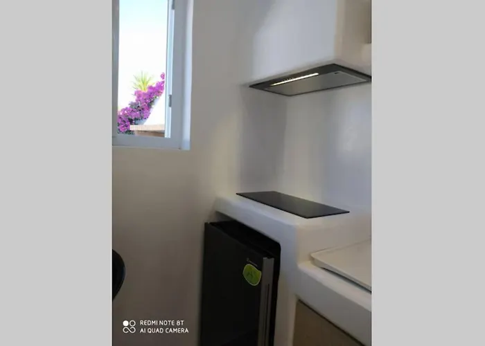 Irini's B & W House With Jacuzzi * Dragulász