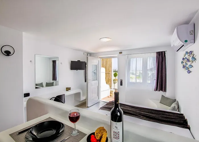 Apartman Irini's B & W House With Jacuzzi