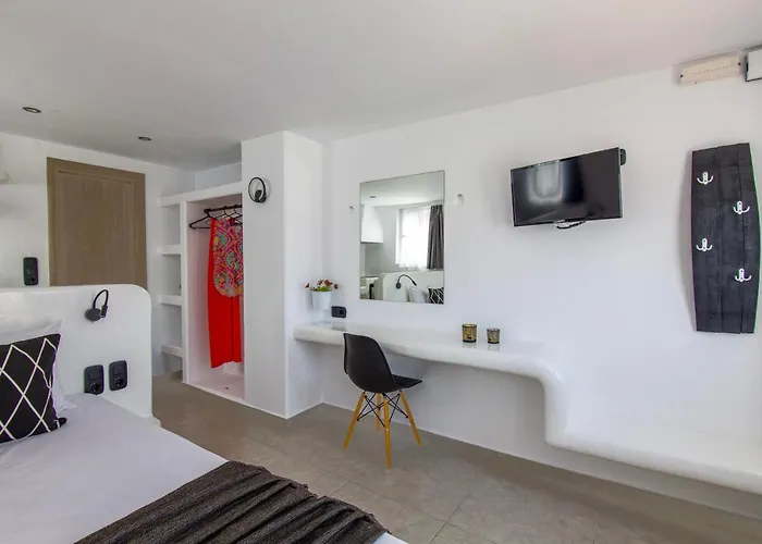 Irini's B & W House With Jacuzzi