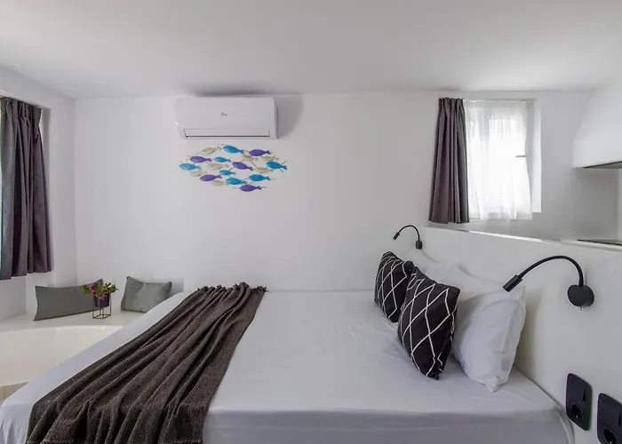 Apartman Irini's B & W House With Jacuzzi *