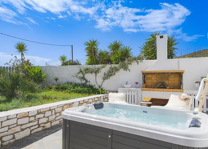 Irini's B & W House With Jacuzzi Apartman